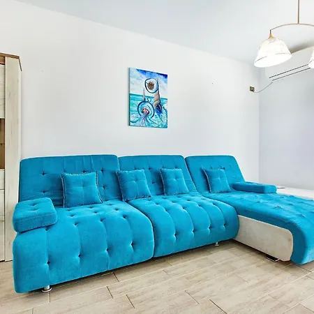 Complex By Alz Apartment Navodari