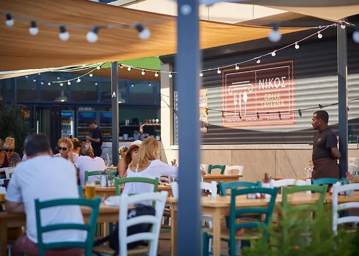 Apartament Complex By Alz Năvodari